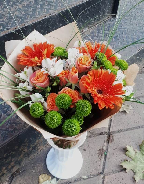 Букет цветов из: Герберы, Хризантемы, Альстромерии и Розы в Азнакаево