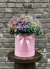 Цветочная композиция из Гипсофила и Розы в шляпной коробке в Азнакаево