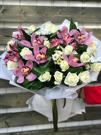Букет цветов из: Розы и Хризантемы в Азнакаево