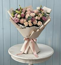 Букет цветов из:  Розы и Лизиантусы в Азнакаево