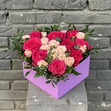 Цветочная композиция из Розы в коробке в Азнакаево