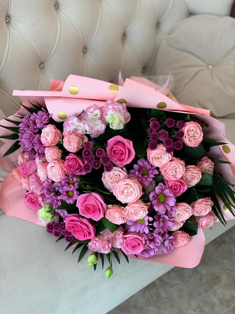 Букет цветов из: Хризантемы, Розы и Лизиантусы в Азнакаево