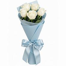 Букет 5 Белых роз Проуд в Азнакаево