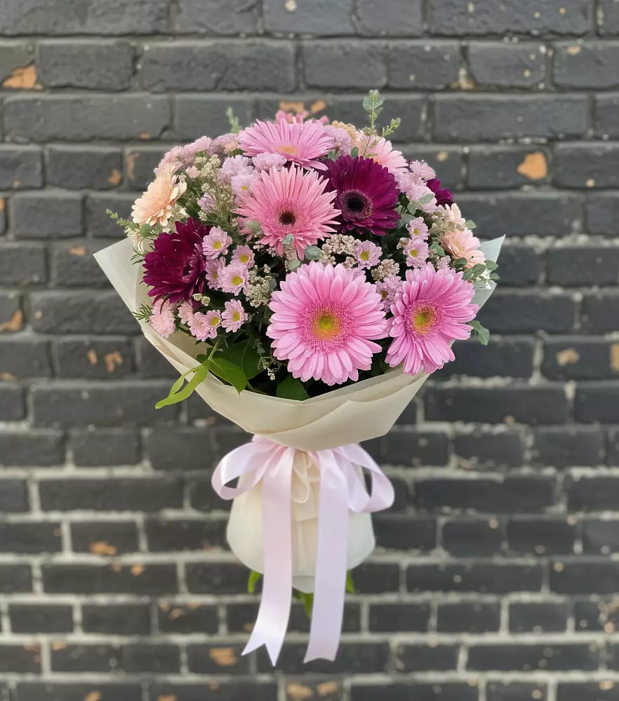 Букет цветов из: Герберы и Хризантемы в Азнакаево