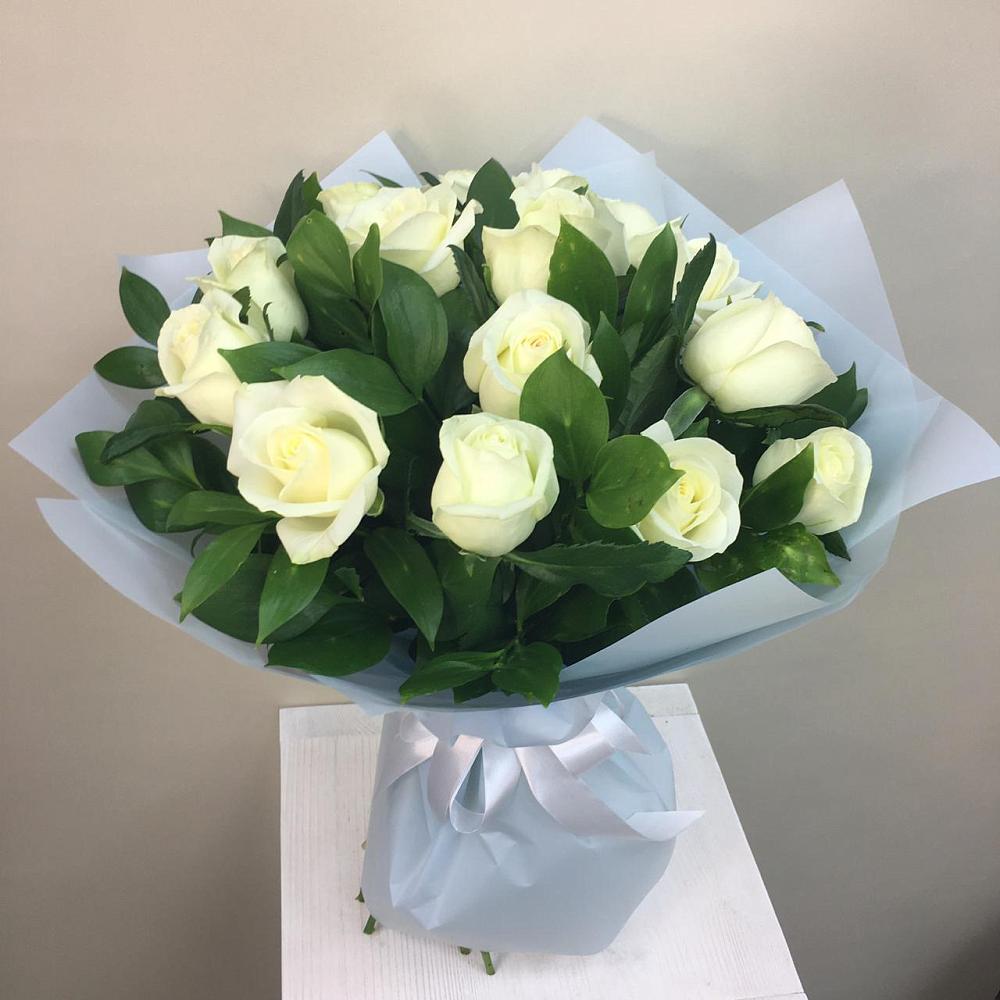 Букет 15 Белых роз Проуд в Азнакаево