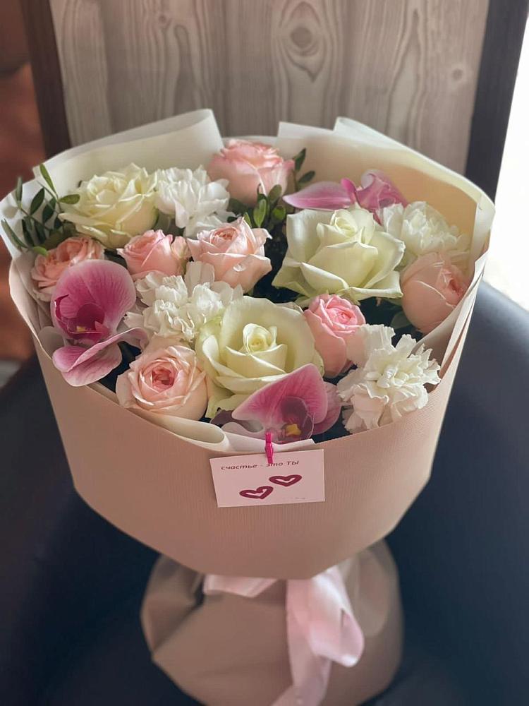 Букет цветов из: Орхидеи, Розы и Гвоздики в Азнакаево