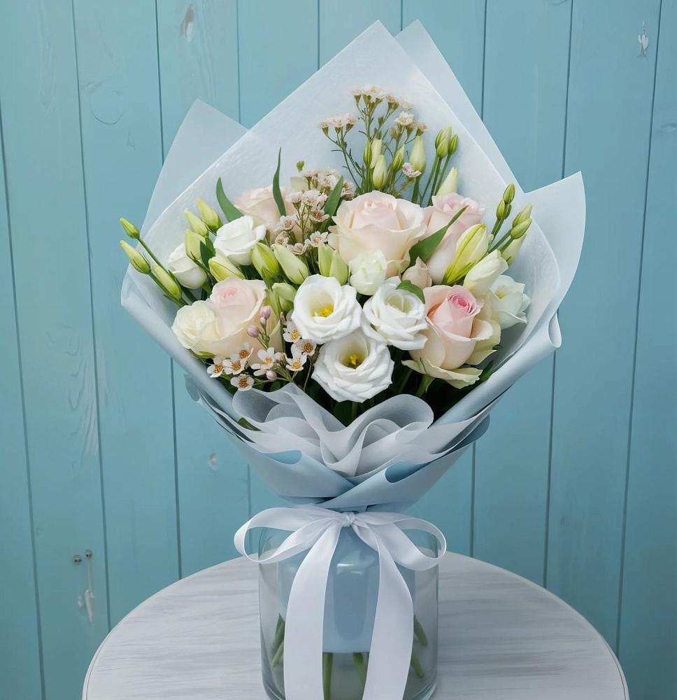 Букет цветов из: Розы и Лизиантусы в Азнакаево