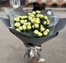 Букет Белые кустовые розы Солинеро в Азнакаево