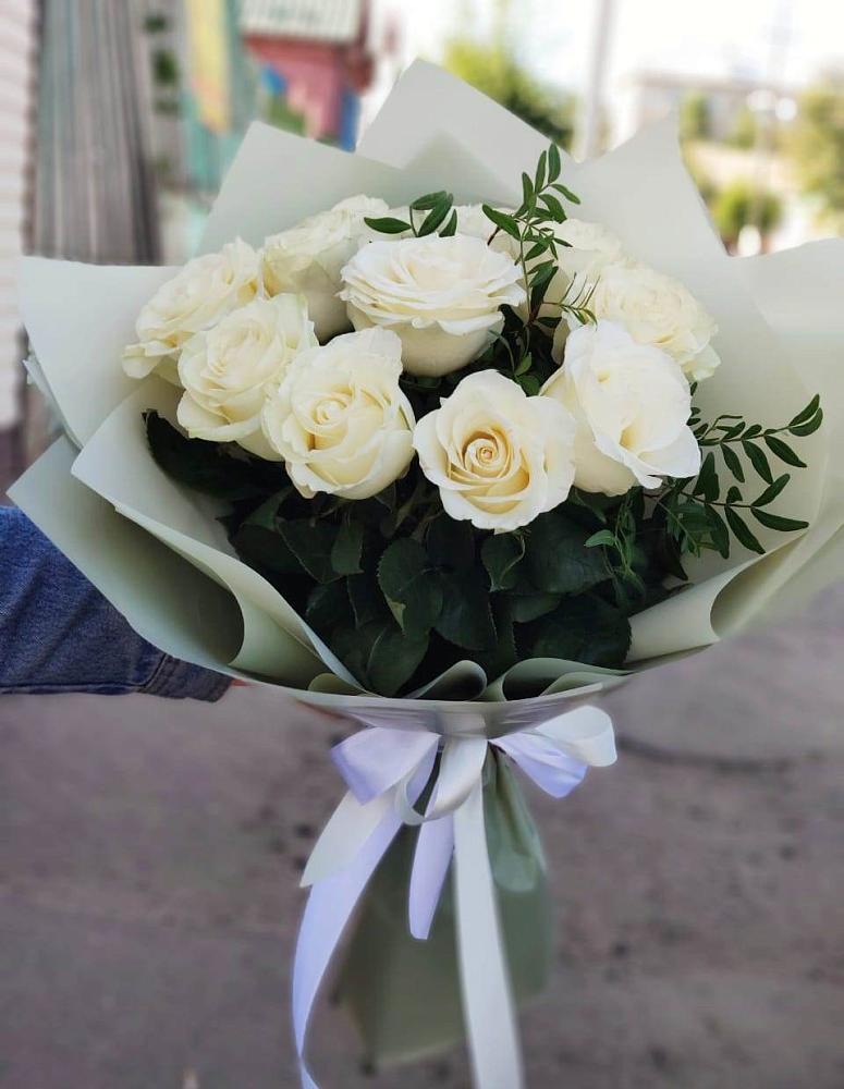Букет Белые розы Проуд в Азнакаево