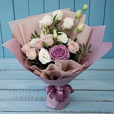 Букет цветов из:  Розы и Лизиантусы в Азнакаево