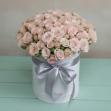 Цветочная композиция из Розы в шляпной коробке в Азнакаево