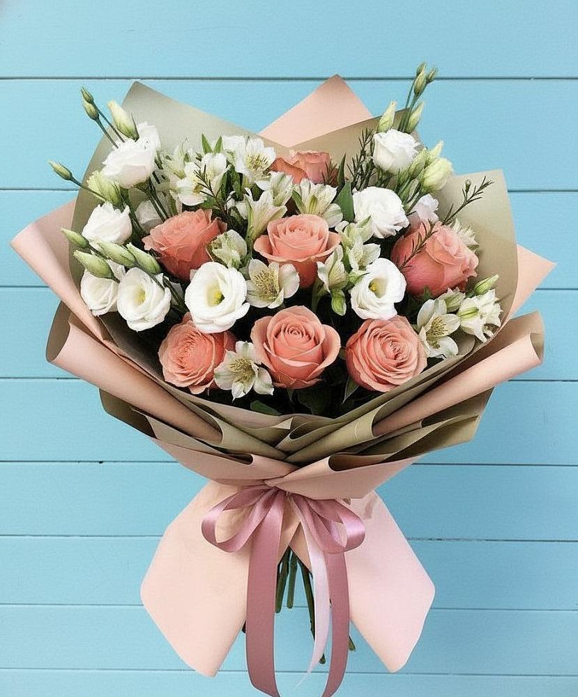 Букет цветов из: Розы, Альстромерии и Лизиантусы в Азнакаево