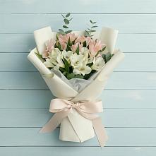 Букет цветов из:  Альстромерии в Азнакаево