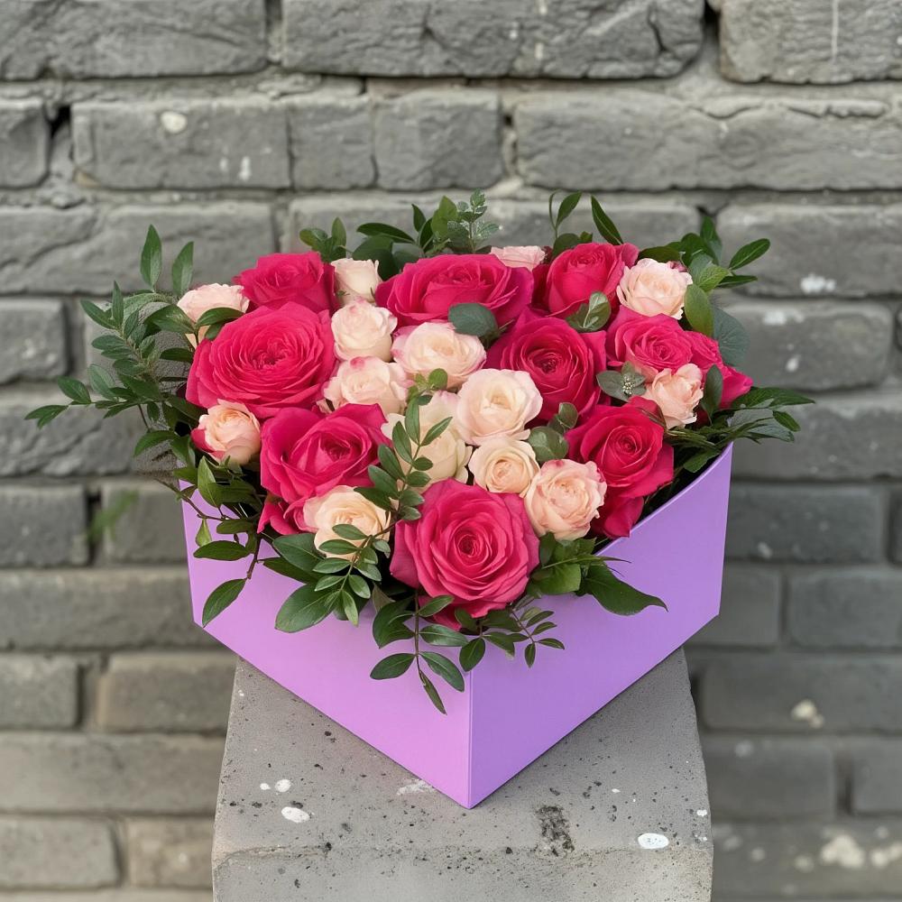 Цветочная композиция из Розы в коробке в Азнакаево