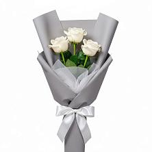 Букет 3 белые розы в Азнакаево