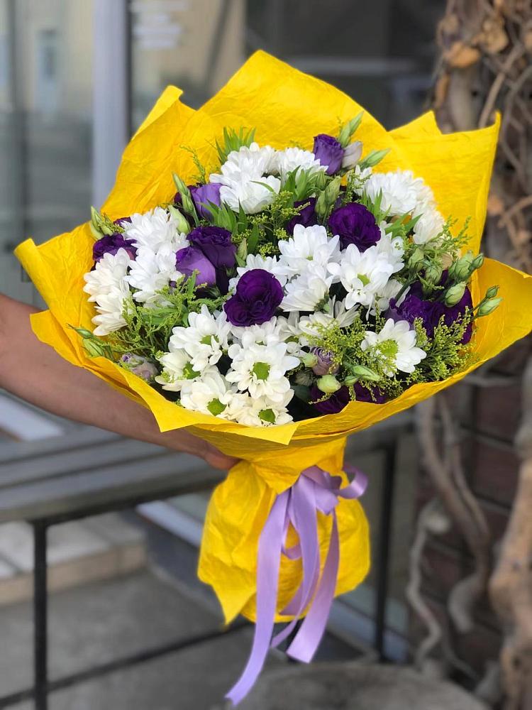Букет цветов из: Ирисы, Хризантемы и Ромашки в Азнакаево