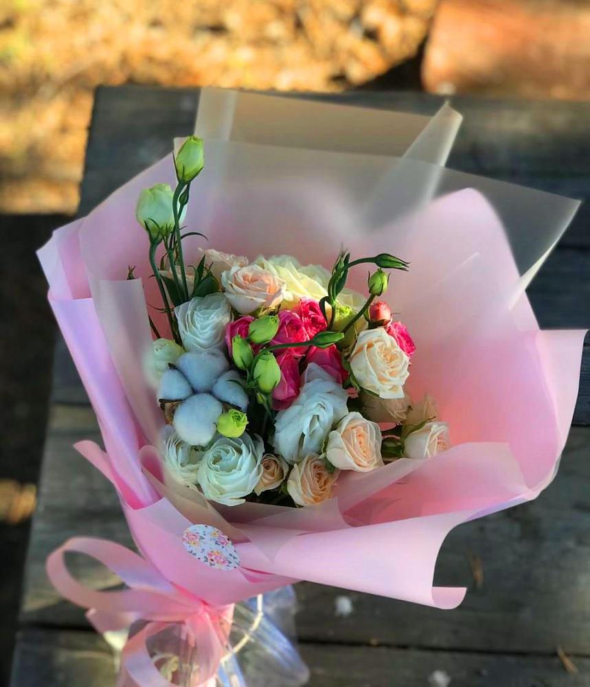 Букет цветов из: Розы и Лизиантусы в Азнакаево