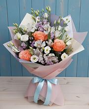 Букет цветов из:  Лизиантусы, Розы, Альстромерии и Гипсофила в Азнакаево