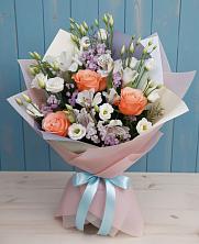 Букет цветов из:  Лизиантусы, Розы, Альстромерии и Гипсофила в Азнакаево