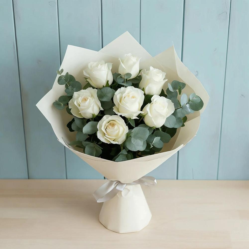 Букет Белые розы в Эвкалипте в Азнакаево