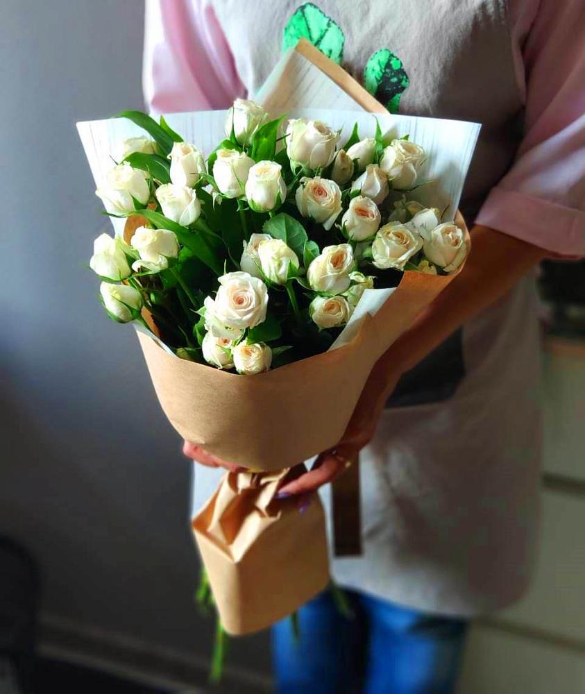 Букет цветов из: Розы в Азнакаево