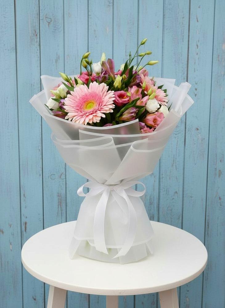 Букет цветов из: Герберы, Альстромерии и Лизиантусы в Азнакаево