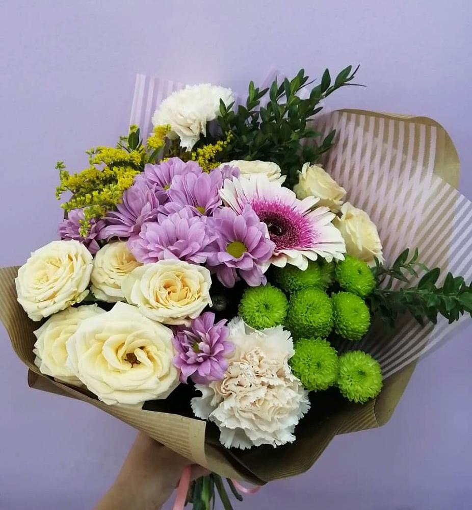 Букет цветов из: Хризантемы, Розы, Гвоздики и Герберы в Азнакаево