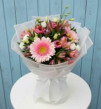 Букет цветов из:  Герберы, Альстромерии и Лизиантусы в Азнакаево