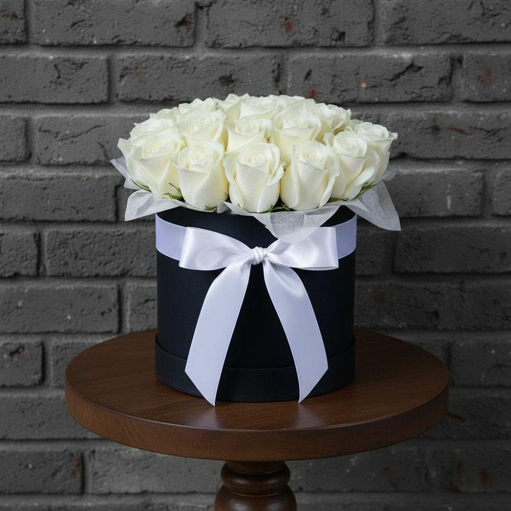 Цветочная композиция из Розы в шляпной коробке в Азнакаево