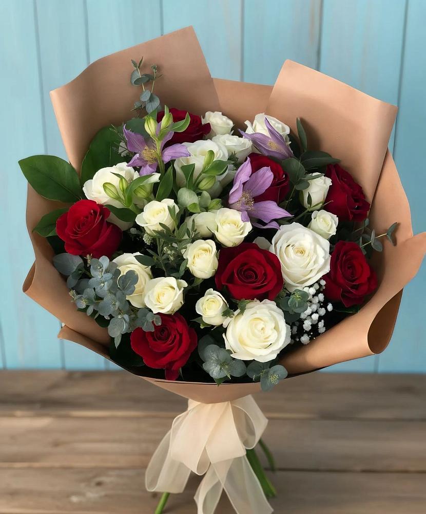 Букет цветов из: Розы и Альстромерии в Азнакаево