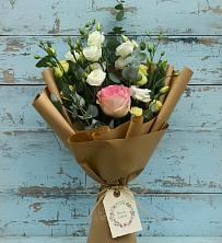 Букет цветов из:  Розы и Лизиантусы в Азнакаево