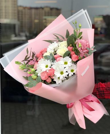 Букет цветов из: Розы, Лизиантусы и Хризантемы в Азнакаево