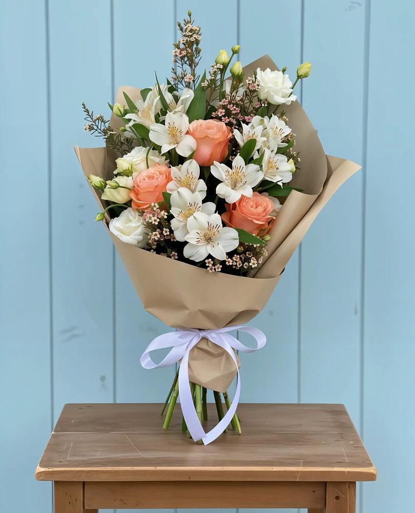 Букет цветов из: Альстромерии, Лизиантусы, Розы и Хризантемы в Азнакаево