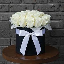 Цветочная композиция из Розы в шляпной коробке в Азнакаево